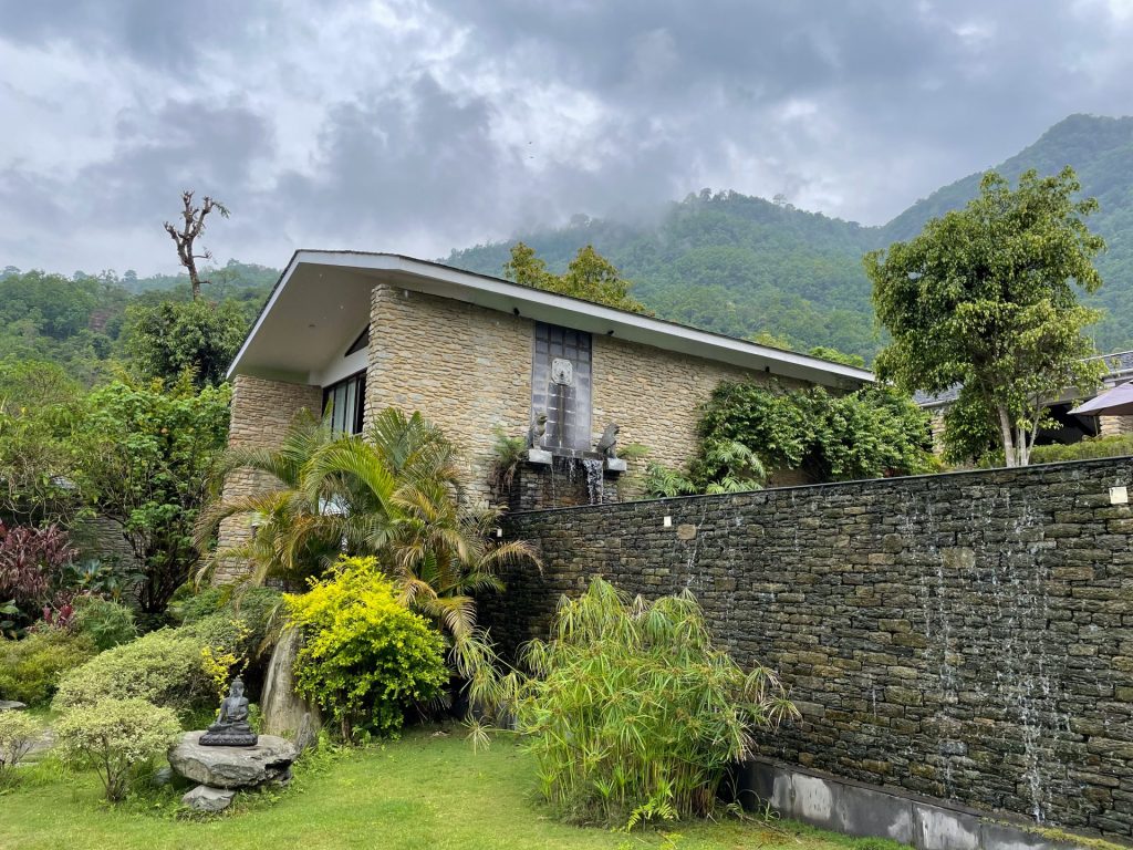 ネパールホテル The Pavilions Himalayas The Farm 外観 1