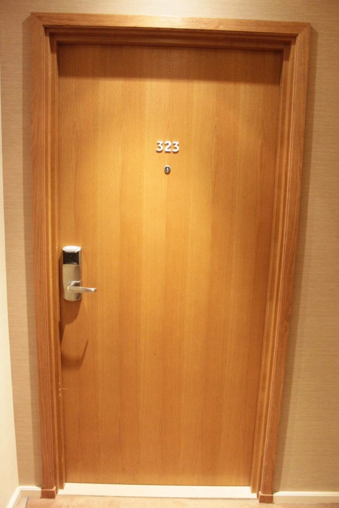 セント・パンクラス・ルネッサンス・ロンドン・ホテル フロント 部屋のドア