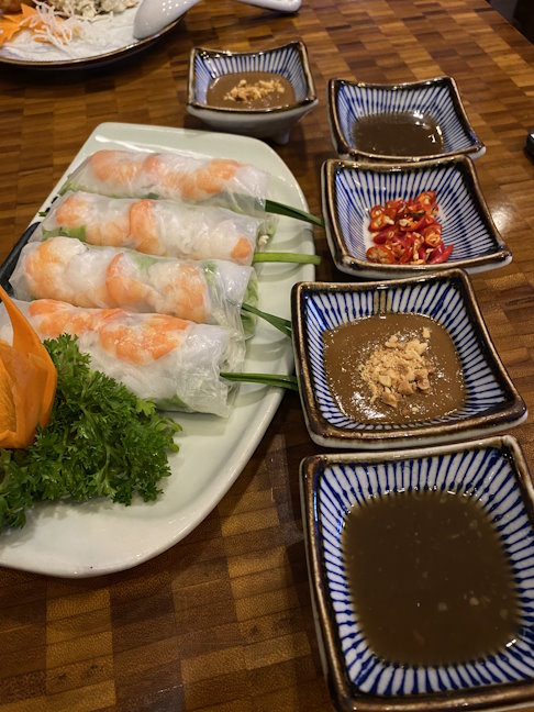 老舗レストラン「ホアンイエン」にてサイゴンビール